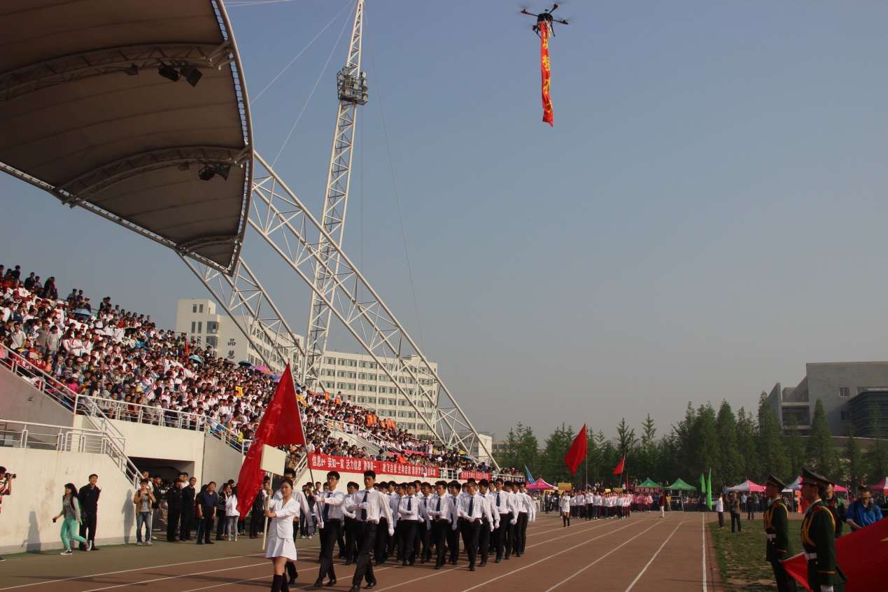 筑梦农大 365英国上市公司学生代表队入场精神焕发
