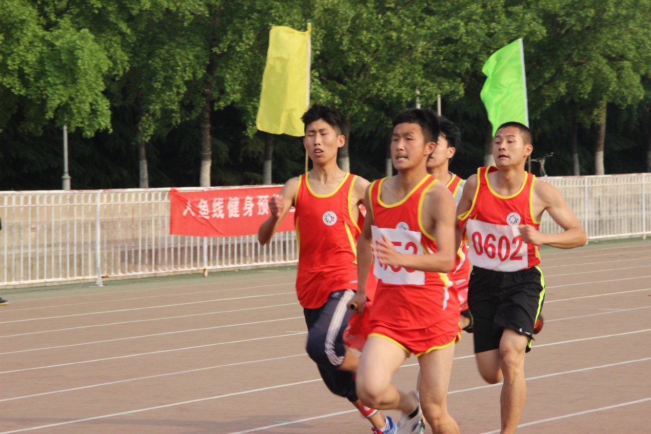 齐心协力 365英国上市公司学生运动员奋力拼搏